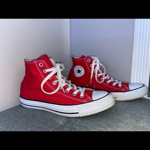 Red converse high tops w size 10 m size 8